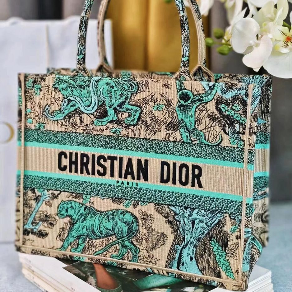 medium D*or book tote