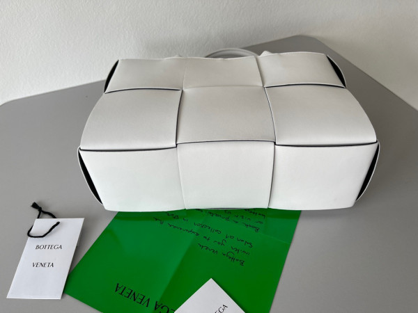 bo*te*ga Ve*ne*ta small arco tote bag