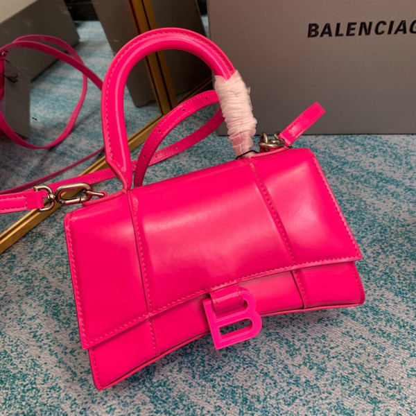 Ba*len*cia*ga hourglass