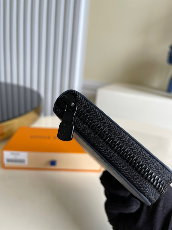 l0*is V*t0n zippy wallet