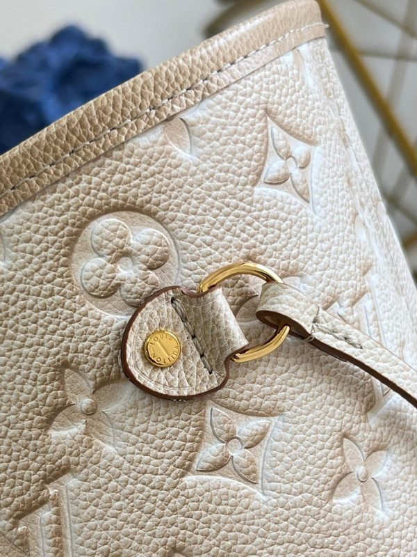 l0*is V*t0n neverfull mm