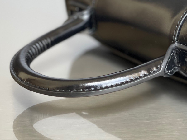 Ba*len*cia*ga hourglass