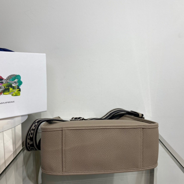 Pra*a leather hobo bag