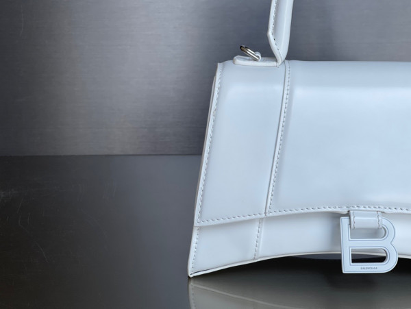 Ba*len*cia*ga hourglass