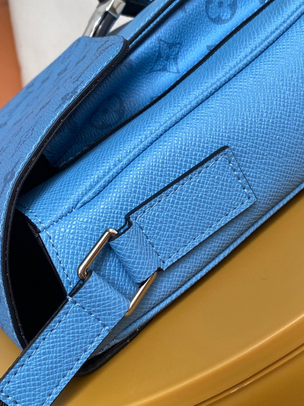 l0*is V*t0n new messenger