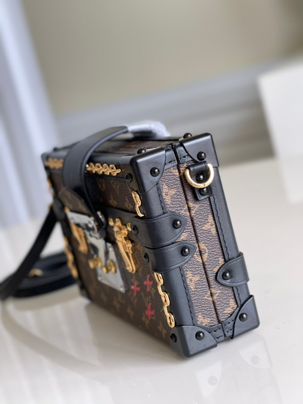 l0*is V*t0n petite malle