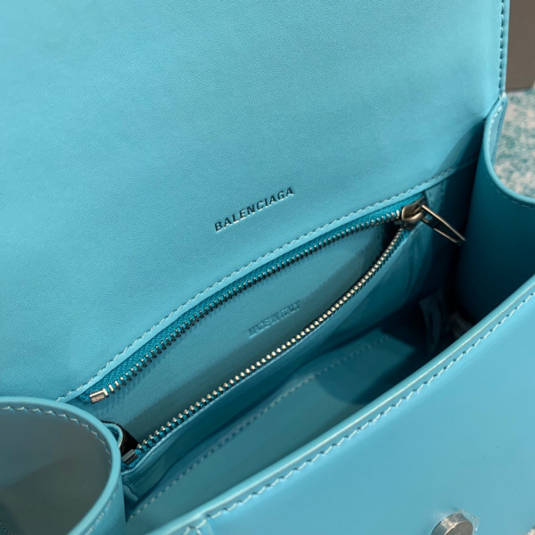 Ba*len*cia*ga hourglass