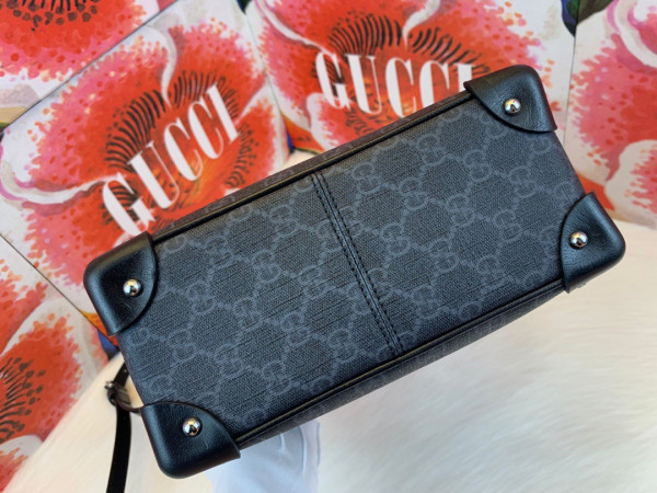 G*u*i gg shoulder bag with leather details