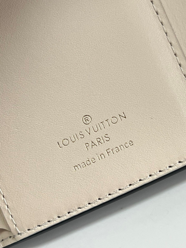 l0*is V*t0n pont 9 compact wallet