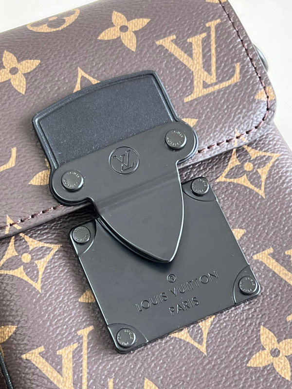 l0*is V*t0n s-lock vertical wearable wallet
