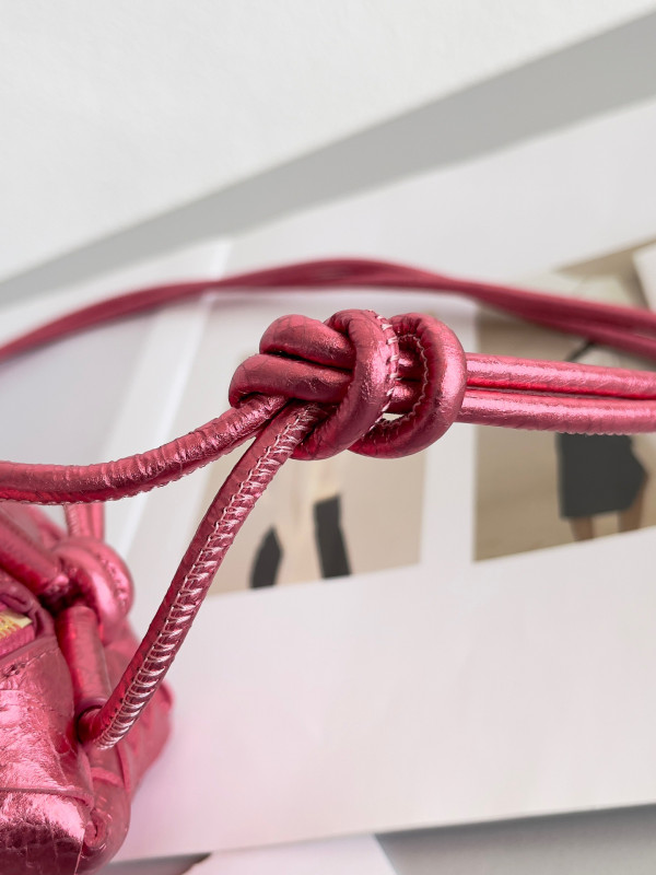 bo*te*ga Ve*ne*ta mini loop camera bag