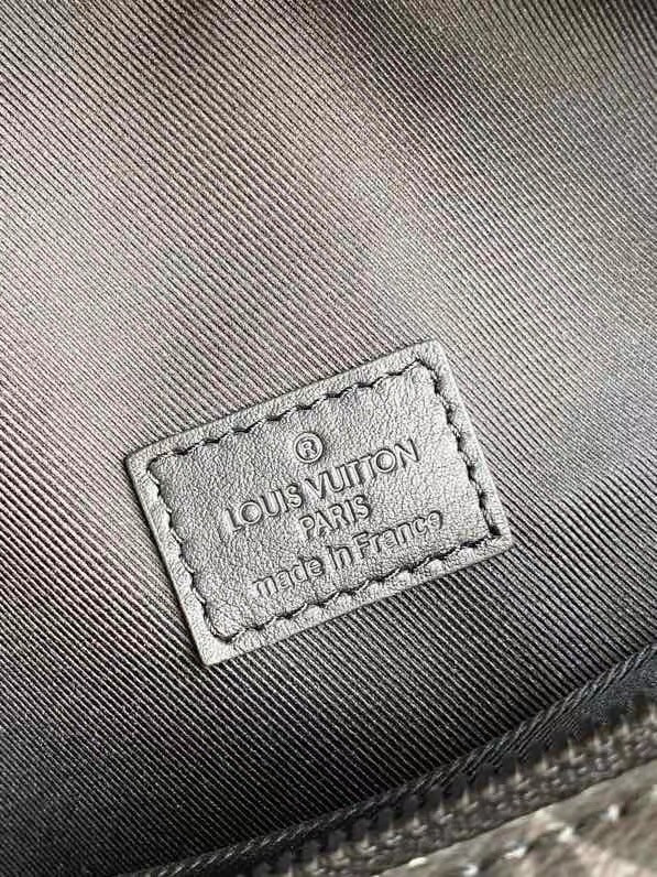 l0*is V*t0n soft trunk