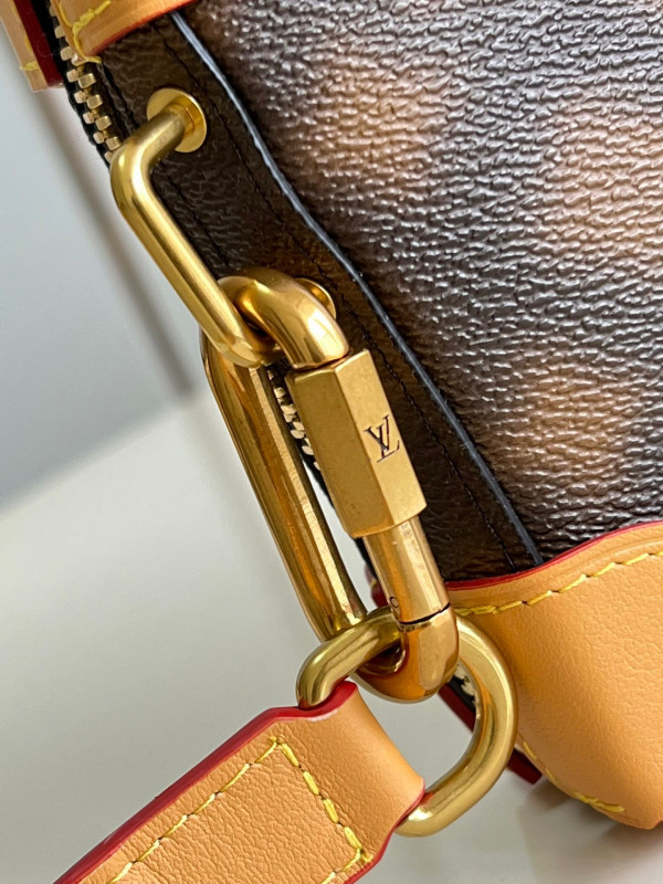 l0*is V*t0n soft trunk