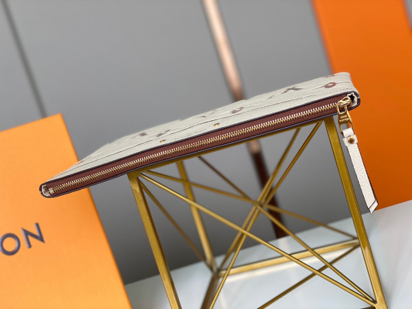 l0*is V*t0n daily pouch