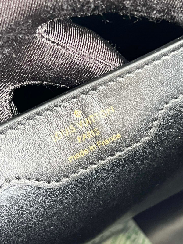 l0*is V*t0n capucines mm