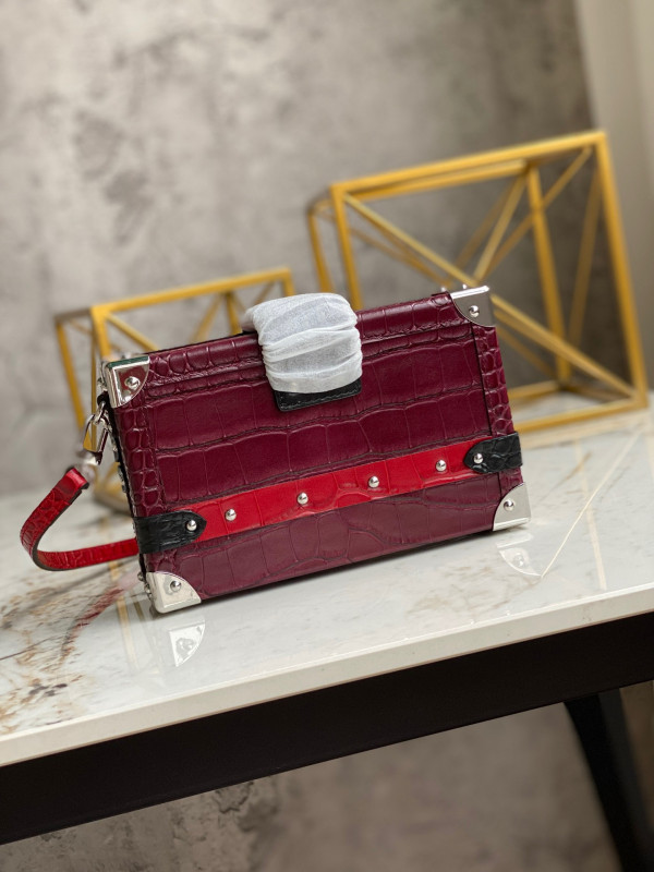 l0*is V*t0n petite malle