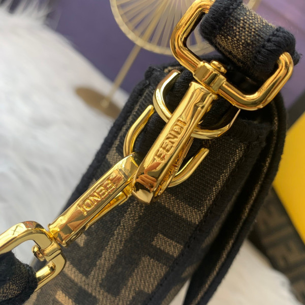 F**di baguette -27-15-6cm