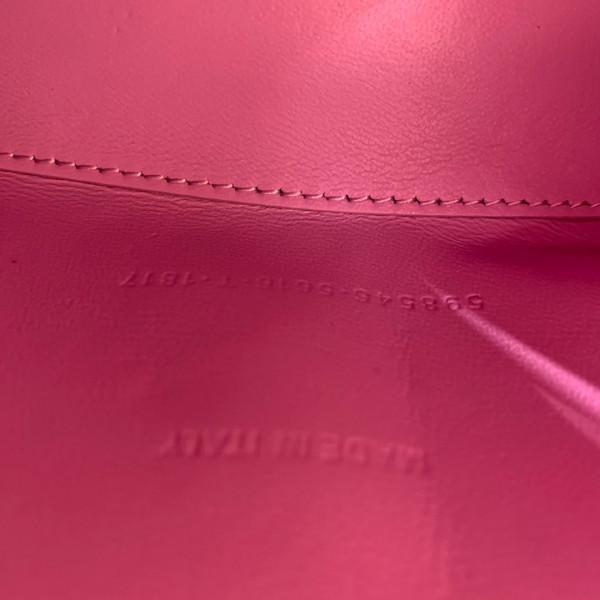 Ba*len*cia*ga hourglass