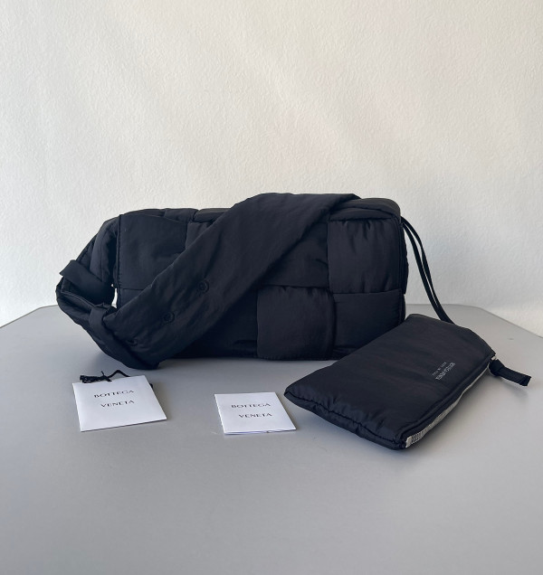 bo*te*ga Ve*ne*ta padded tech cassette