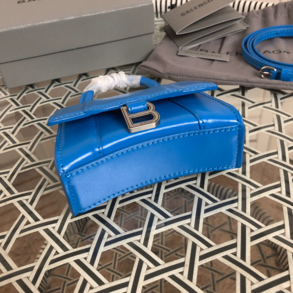 Ba*len*cia*ga hourglass