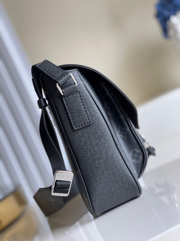 l0*is V*t0n new messenger