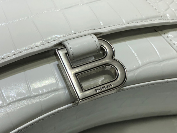 Ba*len*cia*ga hourglass