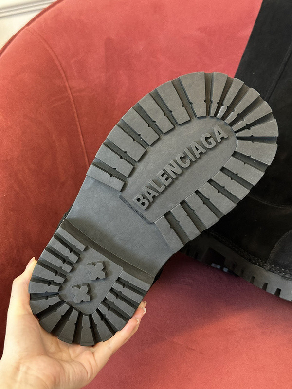 Ba*len*cia*ga alaska high boots