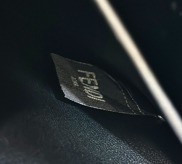 F**di peekaboo iseeu small-27x21x11cm