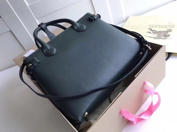 B**rry the medium banner in leather and house check