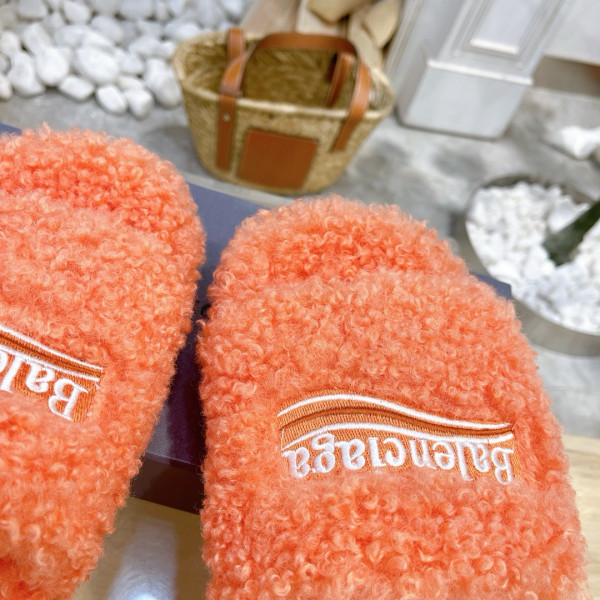 Ba*len*cia*ga sandals