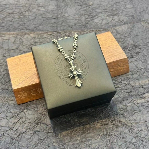 Ch**me He**ts necklace