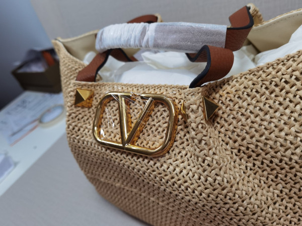 VALENTINO MEDIUM STRAW SUMMER TOTE