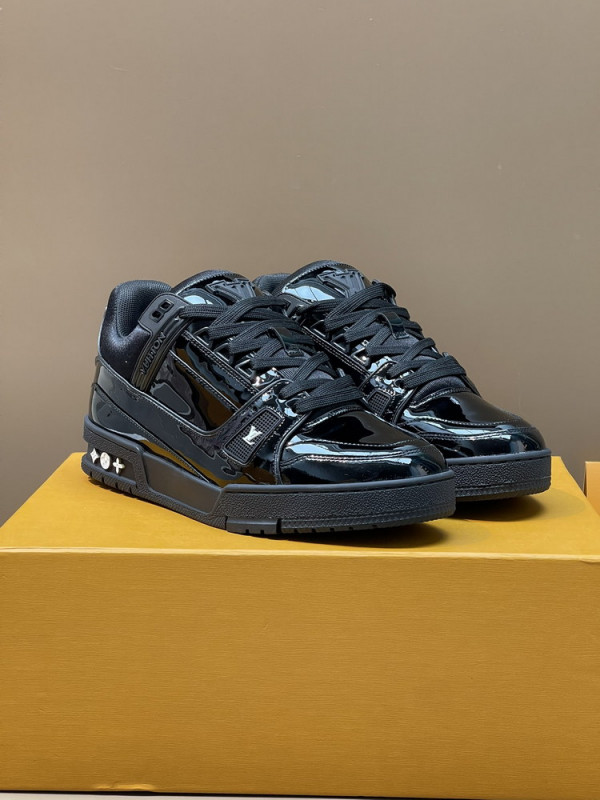 l0*is V*t0n trainer sneaker