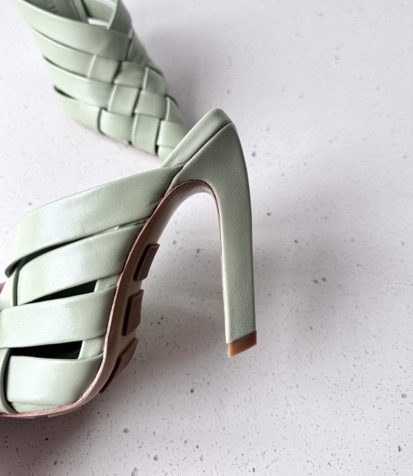 bo*te*ga Ve*ne*ta alfie mule