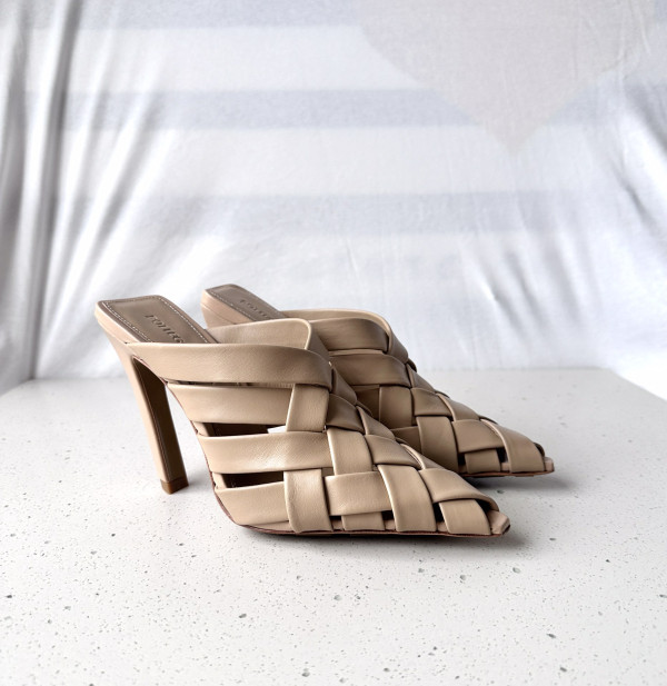 bo*te*ga Ve*ne*ta alfie mule