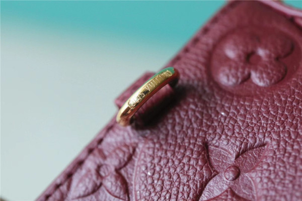 l0*is V*t0n easy pouch on strap