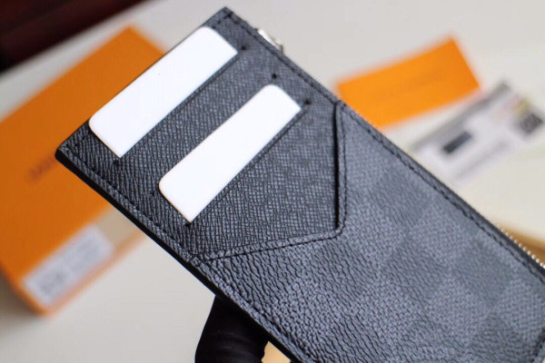 l0*is V*t0n coin card holder