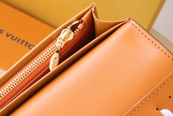 l0*is V*t0n vertical wallet