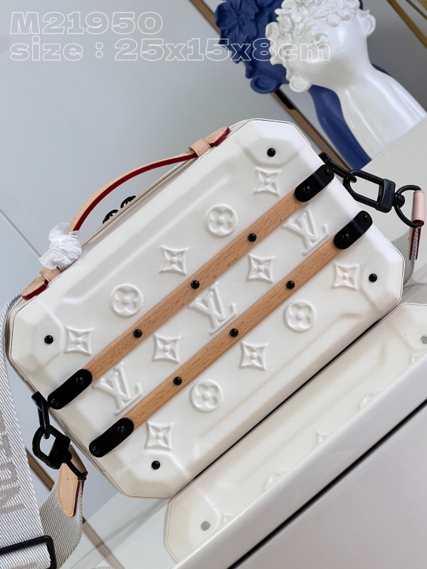 l0*is V*t0n future trunk