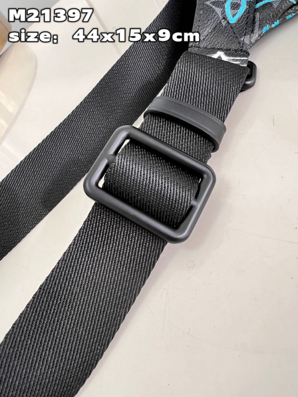 l0*is V*t0n discovery bumbag