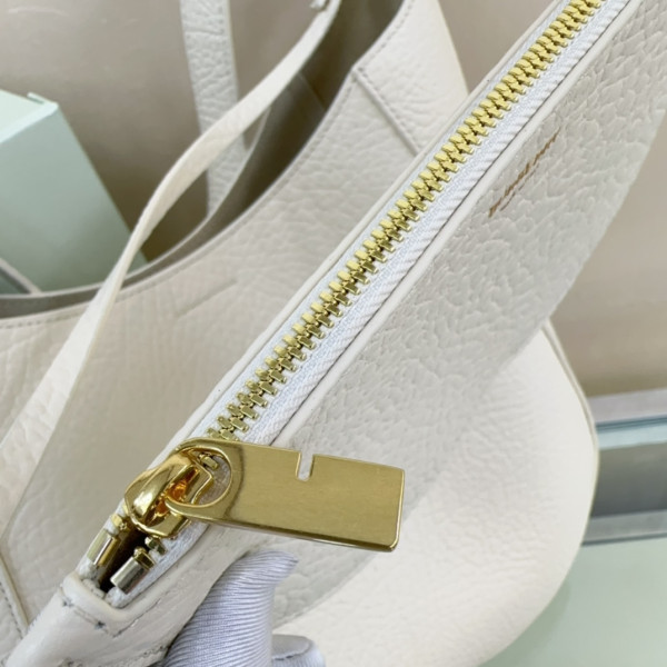 B**rry medium chess shoulder bag