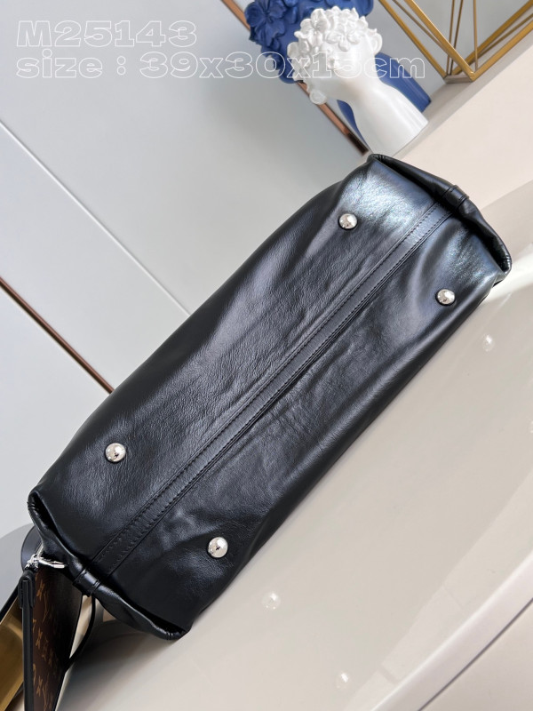 l0*is V*t0n carryall mm- 39 x 30 x 15cm