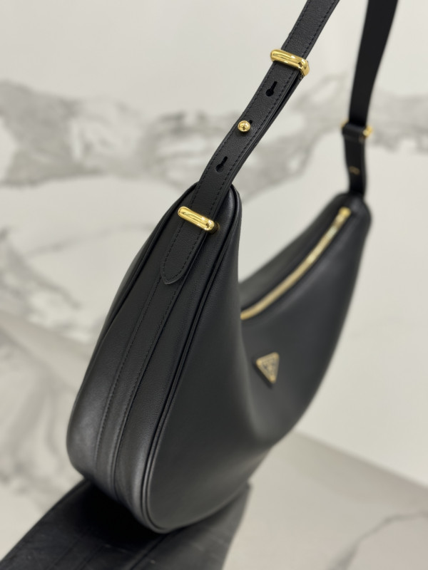 Pra*a arqué leather shoulder bag-35*22.5*8cm