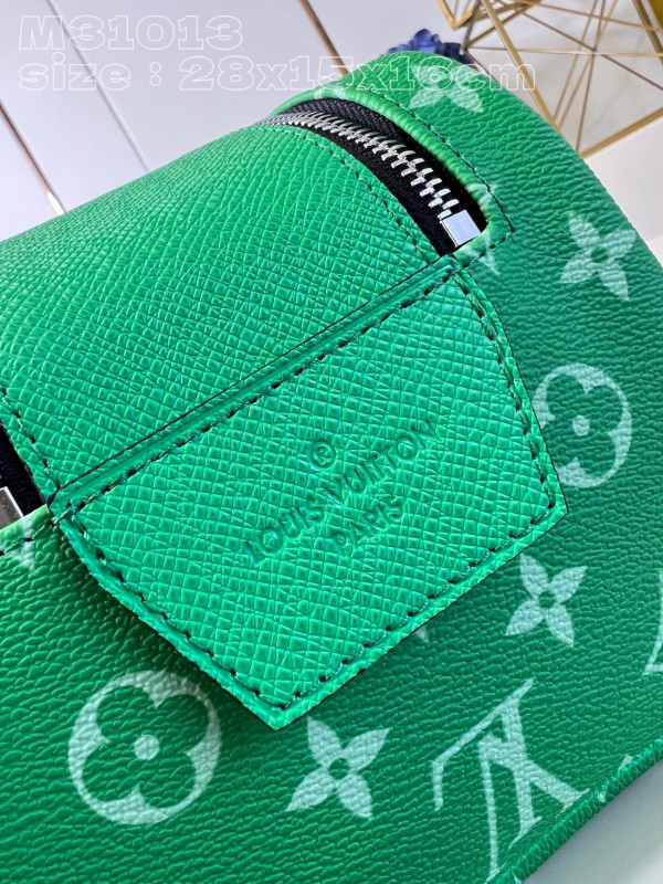 l0*is V*t0n dopp kit -28*15*16.5cm