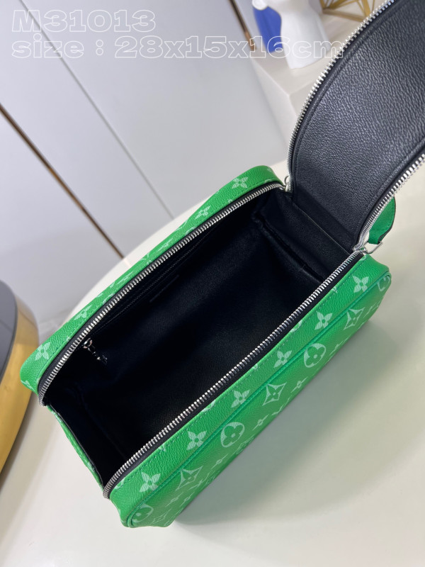 l0*is V*t0n dopp kit -28*15*16.5cm