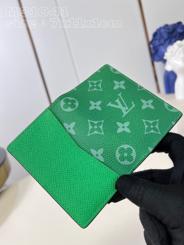 l0*is V*t0n pocket organizer-7.5*11.1*1 cm