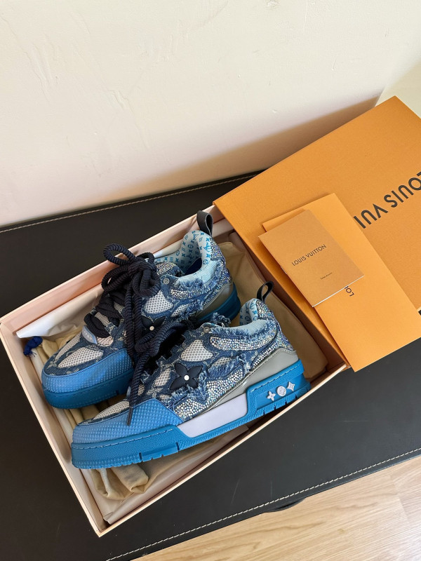 l0*is V*t0n sneakers