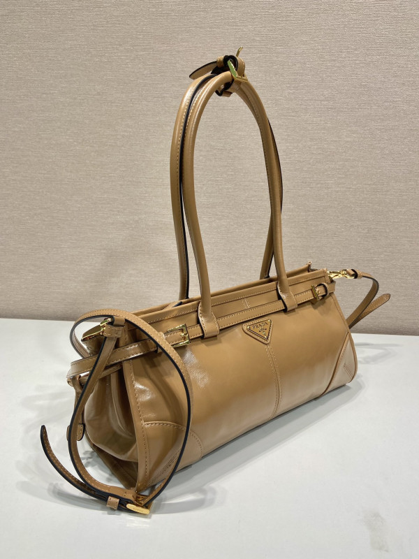 Pra*a medium leather handbag