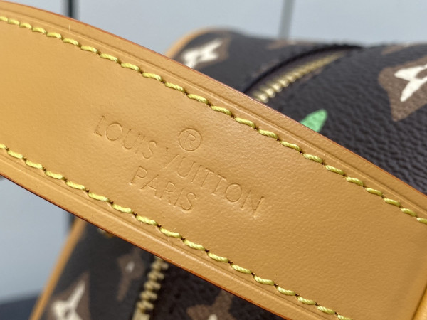 l0*is V*t0n locker dopp kit bag-23*13*12cm