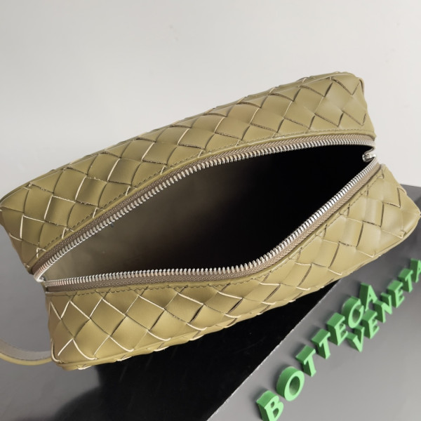 bo*te*ga Ve*ne*ta  intrecciato leather wallet-on-strap